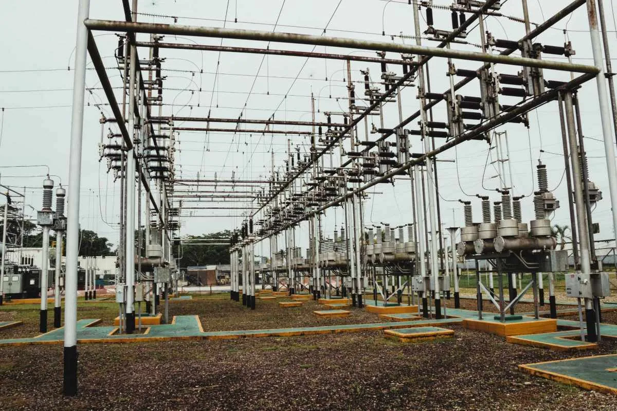 High-voltage electric power station